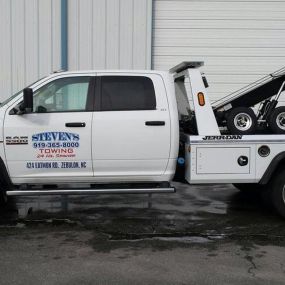 Steven’s Towing is a fast, friendly and affordable towing and recovery company serving the greater Johnston County area. In business for nearly 15 years, we combine decades of auto experience with a fleet of state-of-the-art equipment to make for a job done right the first time, every time. Our operators are standing by to deliver the professional assistance you need.

We specialize in towing, accident recovery, roadside assistance, auto repair and more. As “car people” before anything else, our