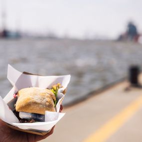 Bild von Fishbar | Originale Hamburger Fischbrötchen an den Landungsbrücken