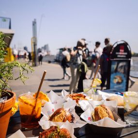 Bild von Fishbar | Originale Hamburger Fischbrötchen an den Landungsbrücken