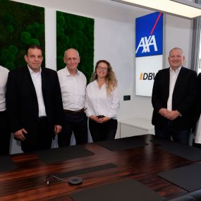 Teamfoto - AXA Versicherung Stiefele GmbH - Kfz-Versicherung in Stuttgart