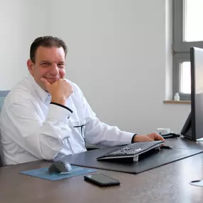 Kundenbetreuuer Markus Koster - AXA Versicherung Stiefele GmbH - Kfz-Versicherung in Stuttgart