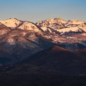 Expansive views of nearby mountains