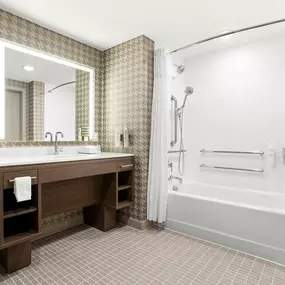 Guest room bath