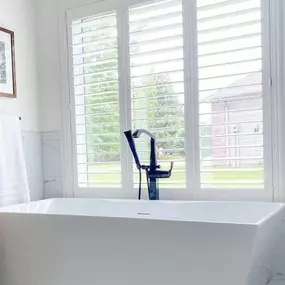 ???? Add a timeless look to your home with custom shutters! They offer light control, privacy, and a classic style that works in any room. ???? Ready to bring elegance to your windows? Contact us today!