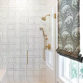 ???? Bring coastal charm to your bathroom with beachy pattern shades! Bright, breezy, and perfect for creating that relaxing vibe. ???? Ready to set the scene? Get in touch today!