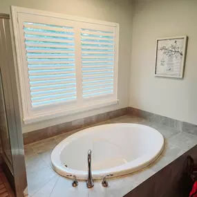 Shutters in the Bath ????✨ – Classic and functional! These shutters provide privacy while letting in soft natural light, making your bathroom feel like a spa. Want this look? Call now to get started! ????