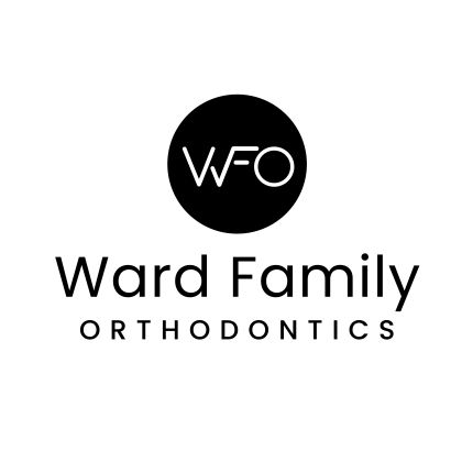 Logotipo de Ward Family Orthodontics