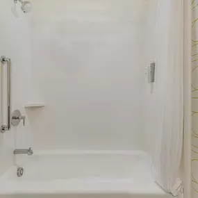 Guest room bath