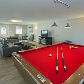 Lounge w/ Pool Table