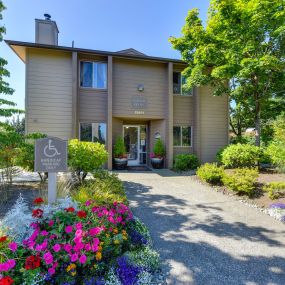 Eagles Landing Apartment Homes Entrance