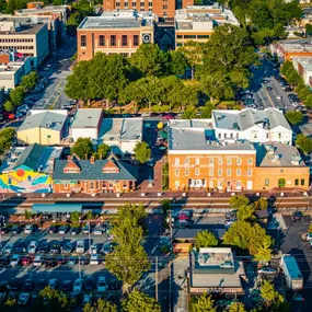 Discover local boutiques and eateries at Marietta Square