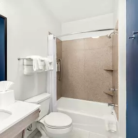 Guest room bath