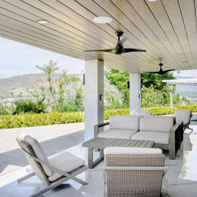 Covered patio at the addiction treatment center offering comfortable outdoor seating and stunning scenic views. This relaxing space is perfect for clients to enjoy the outdoors and engage in therapeutic activities.