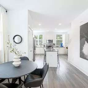 Bild von Saylor at Southside Trail | Luxury Townhomes for Rent