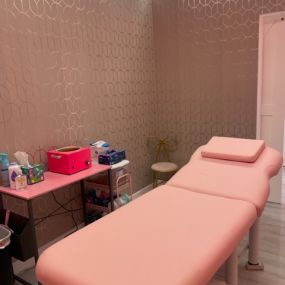 wax pink premier waxing room for brazilians and all other full body waxing services in Long Beach, California