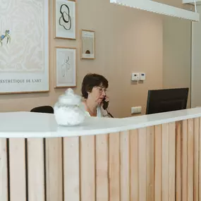 Wij werken met assistentes hierdoor hebben wij meer tijd voor onze cliënten.
Je kunt ze altijd bellen ook voor vragen of afspraken inplannen.