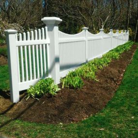 Backyard upgrade complete with a new fence! Loving the new look.