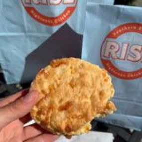 Bild von Rise Southern Biscuits & Righteous Chicken