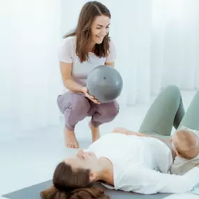 Mamagold - dein Pilates Studio für Pilates in der Schwangerschaft, Yoga in der Schwangerschaft, Postnatal Pilates, Pilates für Mamas, Klassische Pilateskurse, sowie Personal Training in Stuttgart. 

Isabel und Vanessa, Gründerinnen von Mamagold, sind zertifizierte Pilates-Trainerinnen, Hebammen sowie Pränatal- und Postnatal-Trainerinnen. Mit ihrem ganzheitlichen Ansatz möchten sie dem Körper während der Schwangerschaft und nach der Geburt wieder mehr Aufmerksamkeit schenken.