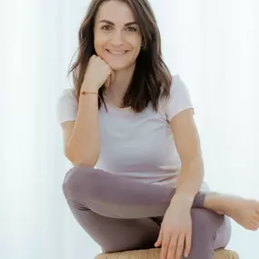 Mamagold - dein Pilates Studio für Pilates in der Schwangerschaft, Yoga in der Schwangerschaft, Postnatal Pilates, Pilates für Mamas, Klassische Pilateskurse, sowie Personal Training in Stuttgart. 

Isabel und Vanessa, Gründerinnen von Mamagold, sind zertifizierte Pilates-Trainerinnen, Hebammen sowie Pränatal- und Postnatal-Trainerinnen. Mit ihrem ganzheitlichen Ansatz möchten sie dem Körper während der Schwangerschaft und nach der Geburt wieder mehr Aufmerksamkeit schenken.