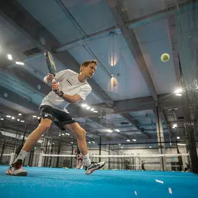 Momentaufnahme im Padel-Spiel