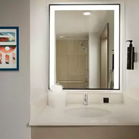 Guest room bath