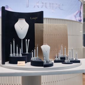 Jewellery boutique stand