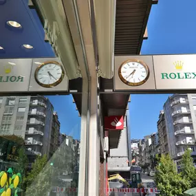 Joyería Suiza, distribuidor oficial Rolex en Vigo. Ubicados en Venezuela 49. Especializados en la distribución oficial de las marcas más destacadas en el ámbito de relojería y joyería de prestigio, desde 1964.