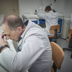 Laboratorio di assistenza interno, autorizzato Rolex e Tudor, alla Luigi Verga Orologi in Corso Vercelli 19 a Milano