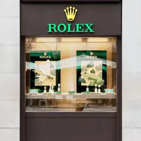 Vetrina espositiva esterna Store Gioielleria Benetti rivenditore autorizzato Rolex - Piazza delle Erbe a Verona