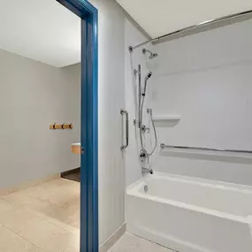 Guest room bath