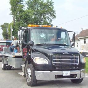 Towing • Roadside Assistance • Auto Repair • Transloads •  Heavy Duty Recovery 

Call us! (618) 342-6677
