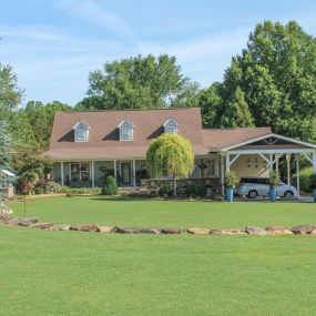 Do you need help repairing a thin or patchy lawn? At Mint Landscaping, we are a full-service lawn care company committed to helping residents of Huntersville, Mooresville, Davidson, and Cornelius keep their lawns healthy and clean all year long.