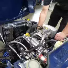 ​Auch Ihren Oldtimer behandeln wir  mit genauso viel Fürsorge und Respekt wie Ihren Youngster. Egal ob Wartungsarbeiten, Reparaturen, Ersatzteile-Organisation oder ein Wertgutachten erstellen. Wir sind die vertrauensvolle Anlaufstelle  für Menschen mit einem Faible für zeitgenössische Fahrzeuge.