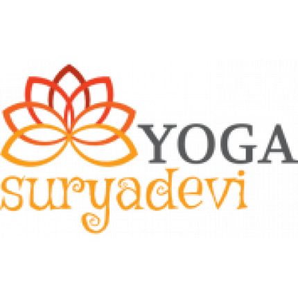 Logotyp från suryadeviYOGA
