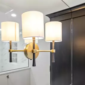 Lighting fixtures in bathroom