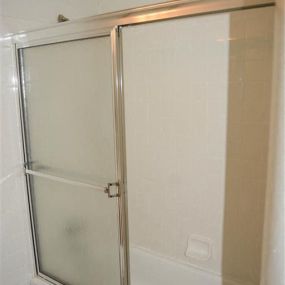 Glass Enclosed Tub