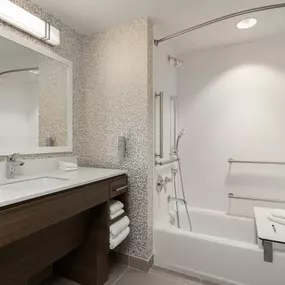 Guest room bath