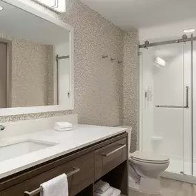 Guest room bath