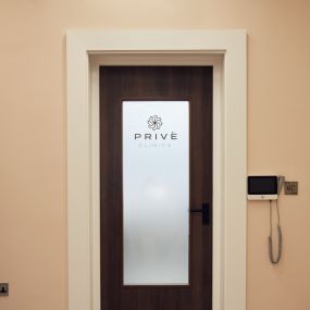 Prive Door
