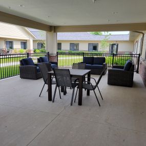 Hampton Manor of Bloomfield Hills - Memory Care Patio