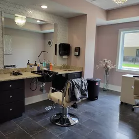 Hampton Manor of Bloomfield Hills - Beauty Salon