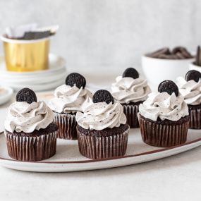Cookies and cream dreams! These delicious cupcakes topped with a mini Oreo and cookie crumbs are perfect for indulging your sweet cravings.