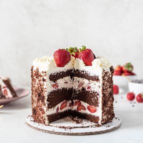 Decadence redefined! Dive into layers of rich chocolate cream and cake, topped with strawberries for that perfect touch of indulgence.