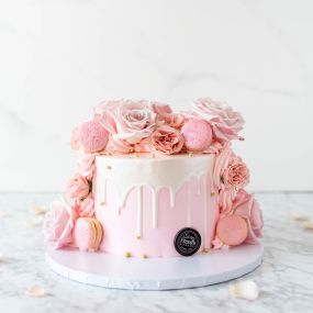 Your dream cake, custom-made for every celebration! From weddings to birthdays, each cake is a unique masterpiece crafted to make your special moments unforgettable.