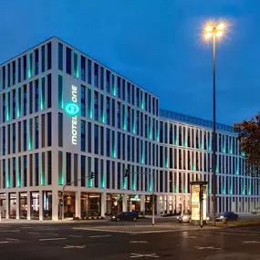 Hotel Motel One Köln-Altstadt- Exterior