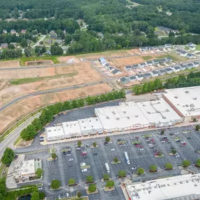 Overview of Alder Park's proximity to restaurants and retail including Publix and Target.