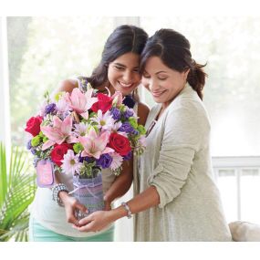 Miracle Florist is a premier local Oxnard, CA florist offering only the highest quality floral and gift items.  We are a full service flower shop offering not just locally grown flowers but also flowers shipped from all over the world.