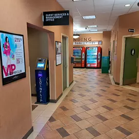 Bild von CoinFlip Bitcoin ATM - Woodburn Premium Outlets (Woodburn)