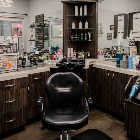 Best Place For Clipper Cuts, Face Waxing, And Straight Razor Grooming in Knoxville, TN